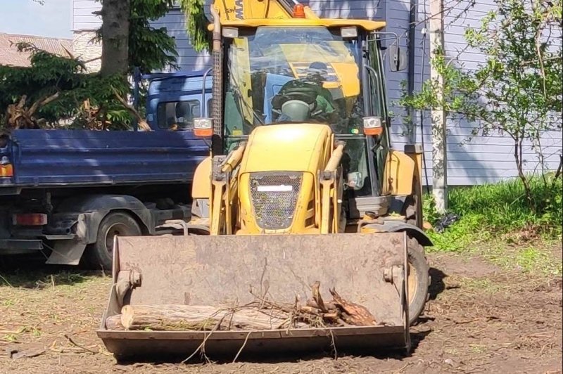 aplinkos tvarkymas geltonas ekskavatorius žemė