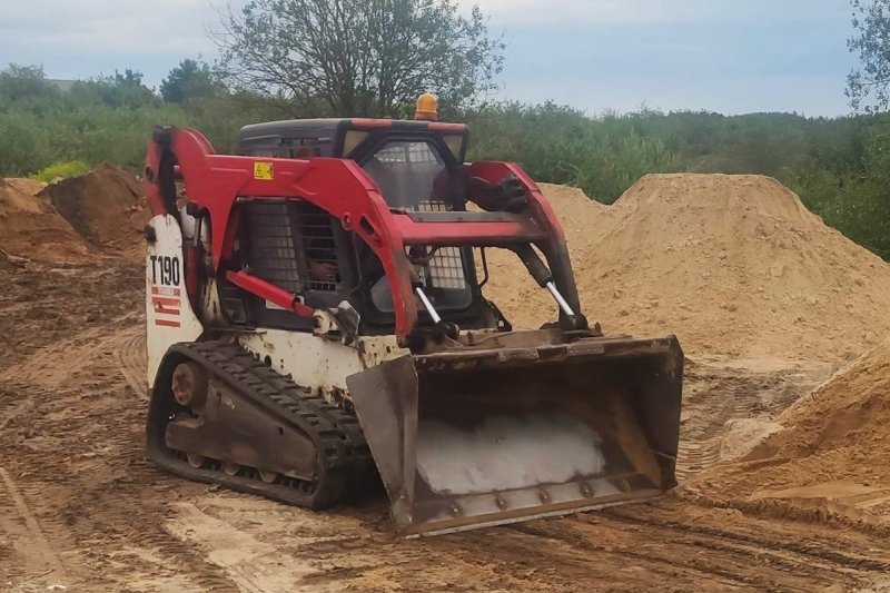 mini krautuvo nuoma raudonas smėlis